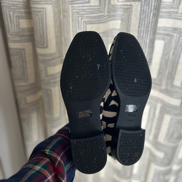 VIVAIA Ryan Bootie 39.5 8.5  slip on chelsea boot ecru tiger hands free - Picture 2 of 6